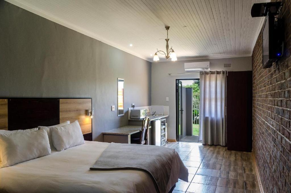 The Woodsman Bed And Breakfast Сабие Екстериор снимка